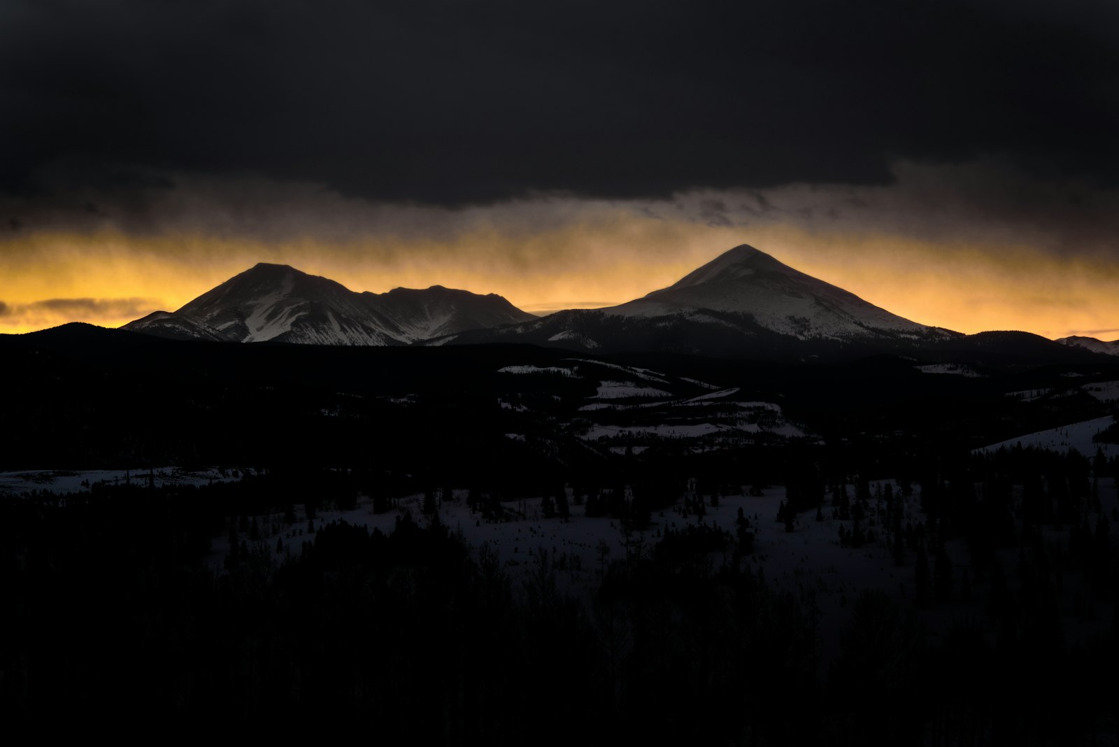 Nikon AF Nikkor 105mm F2D DC sample photo. Mountains during sunset photography