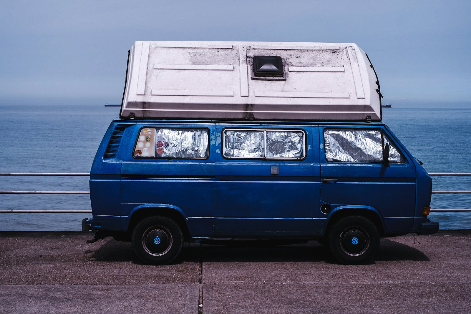 Fujifilm X-Pro1 sample photo. Blue van with container photography