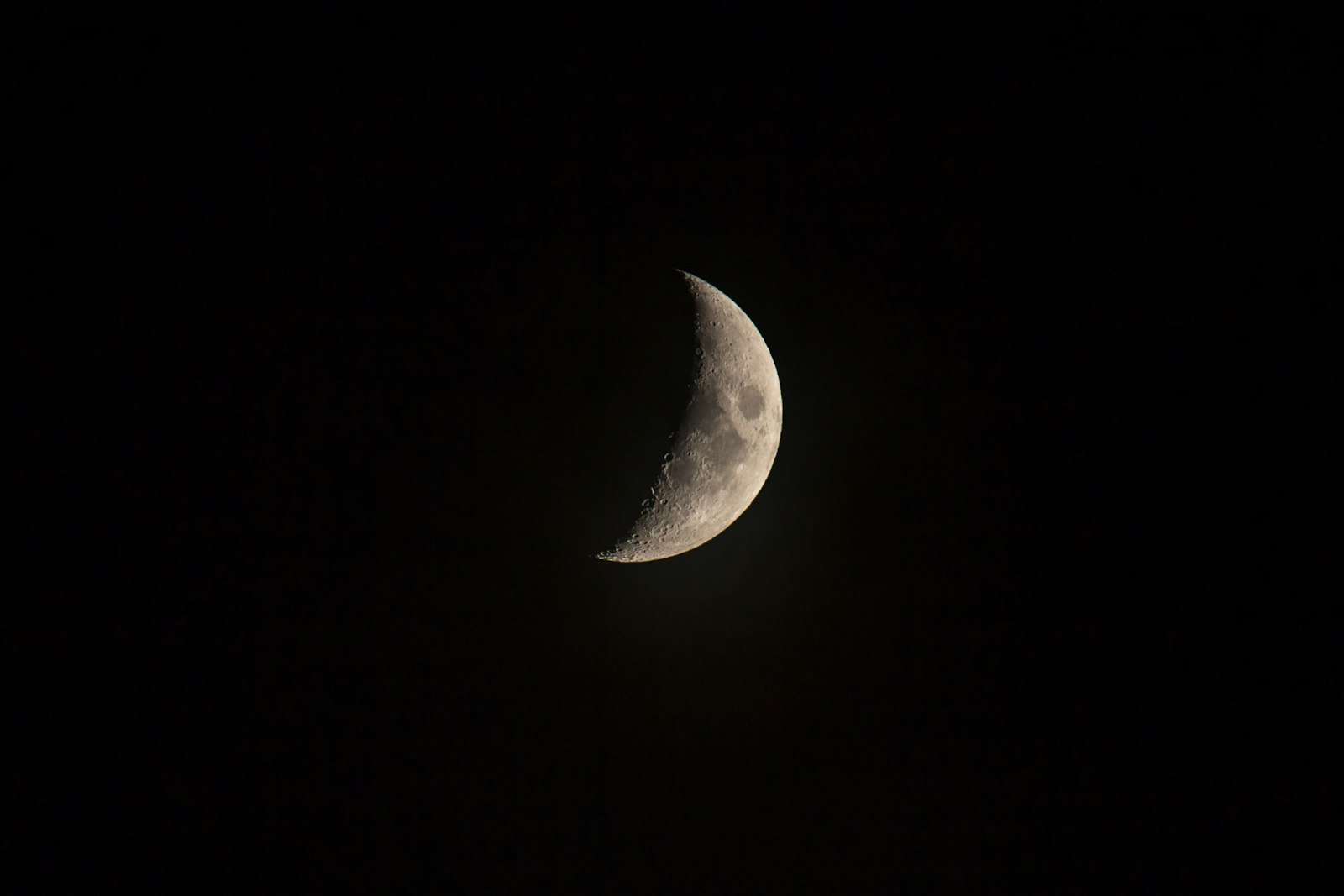 Canon EOS 6D + Sigma 150-600mm F5-6.3 DG OS HSM | C sample photo. Crescent moon view photography