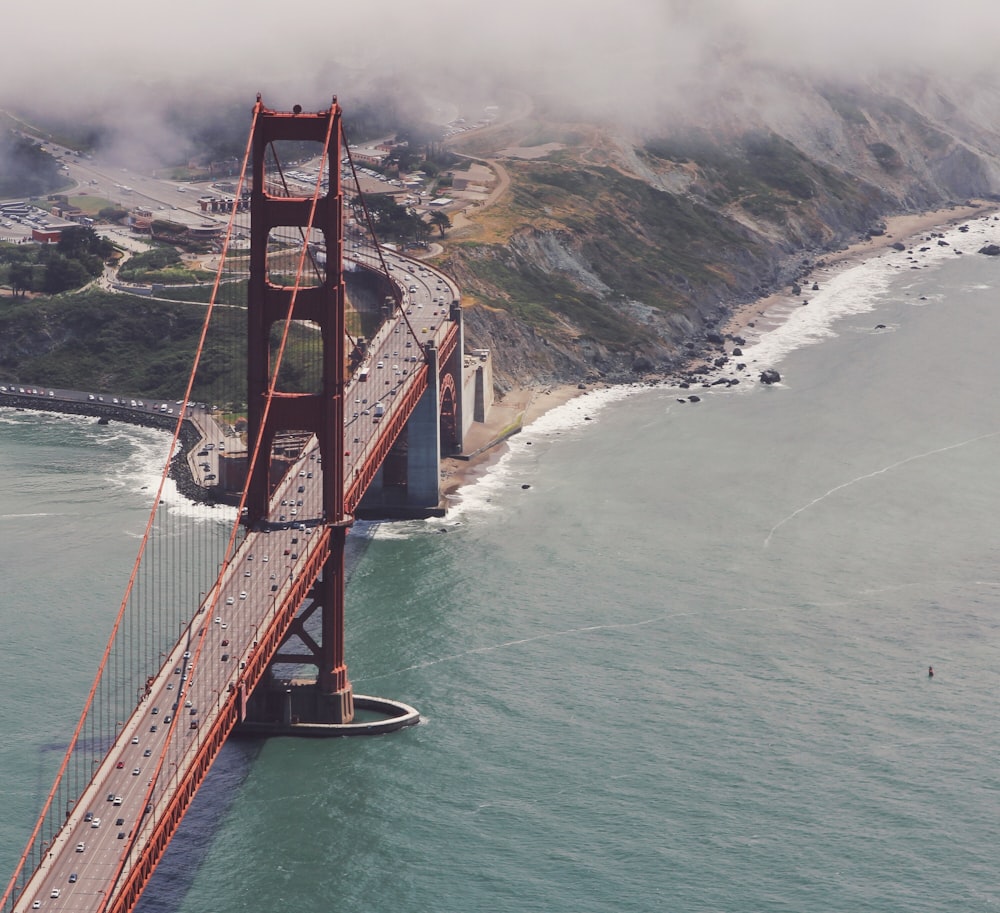 photographie aérienne du Golden Gate Bridge