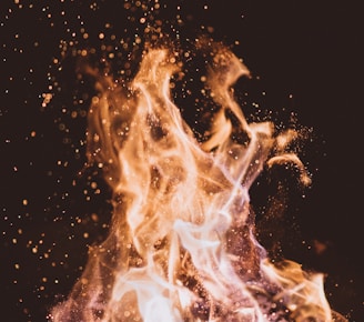 close-up photo of fire at nighttime