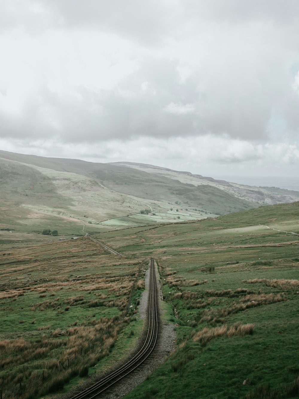 photo de paysage de chemin de fer