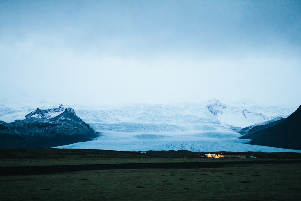 얼음 산의 풍경 사진