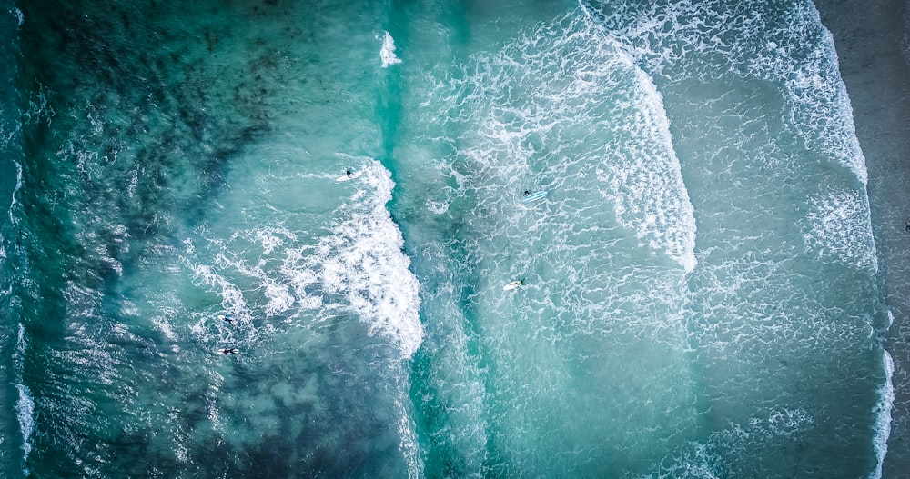 Photographie aérienne d’un plan d’eau