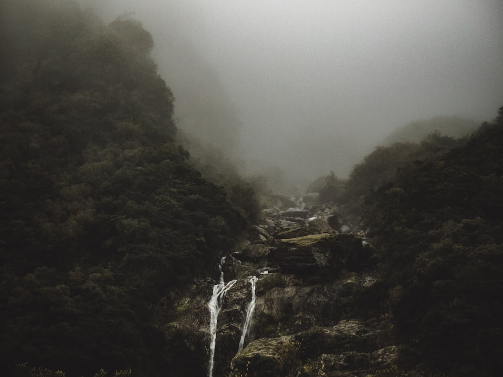 Photographie aérienne de montagne