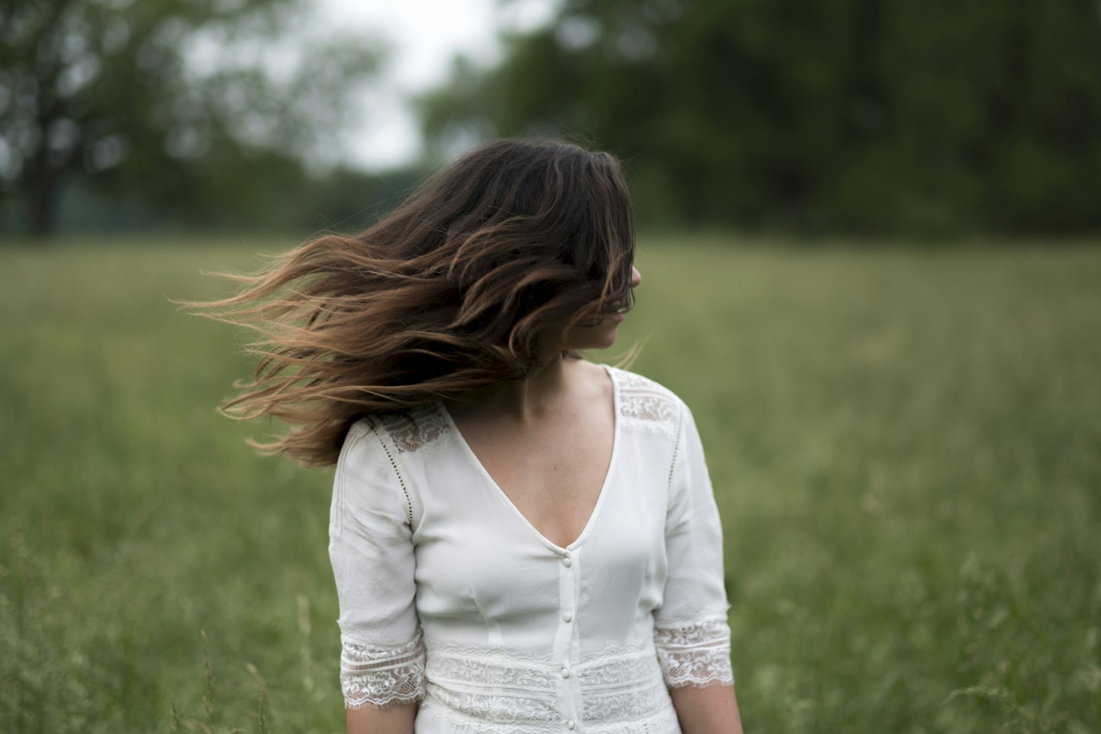 Fujifilm X-T2 + Fujifilm XF 56mm F1.2 R sample photo. Woman standing in grass photography