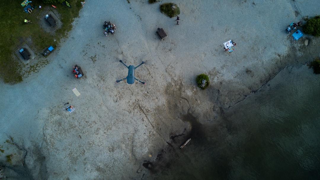 aerial view photography of shore beside ocean