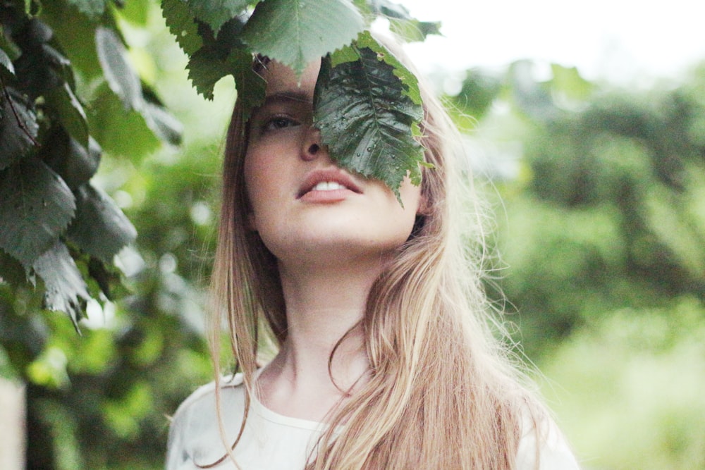 woman standing near green leaf tree