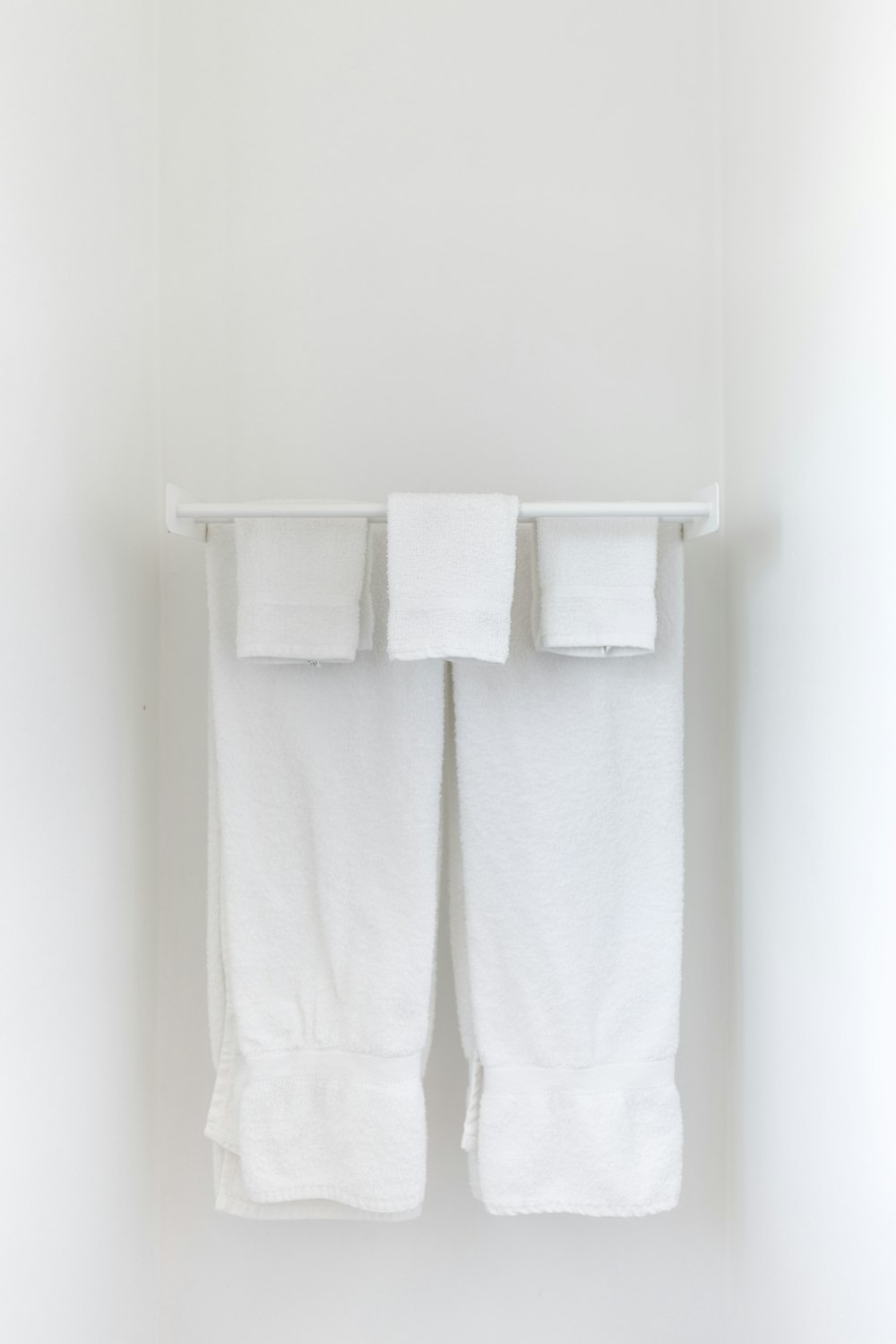 5 τρόποι να διατηρήσετε τις πετσέτες του μπάνιου σαν καινούριες – White  Fabric