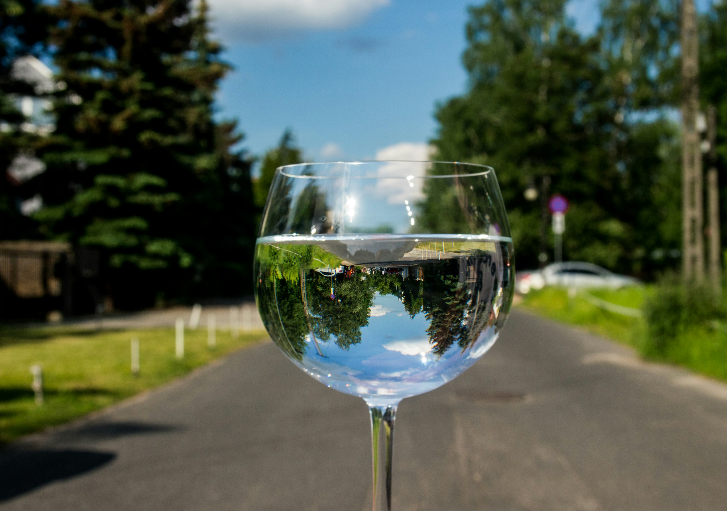 Бокалы на природе фото A Chin-chin with White Wine Glasses Stock Image Image of hands, pledge: 638810