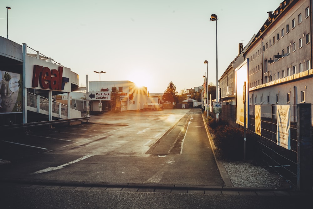 road way beside building during daytime