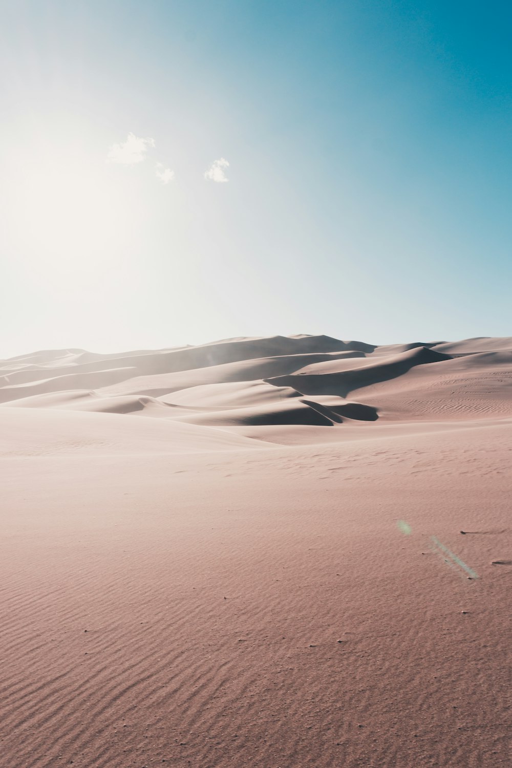 dune di sabbia durante il giorno
