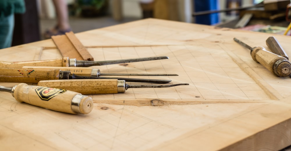 outils à main sur le dessus de la table