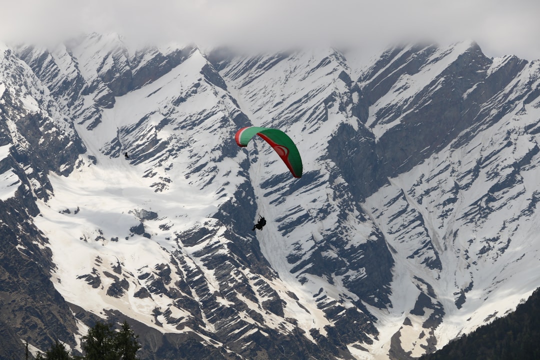 photo of Manali, Himachal Pradesh Paragliding near Rohtang Pass