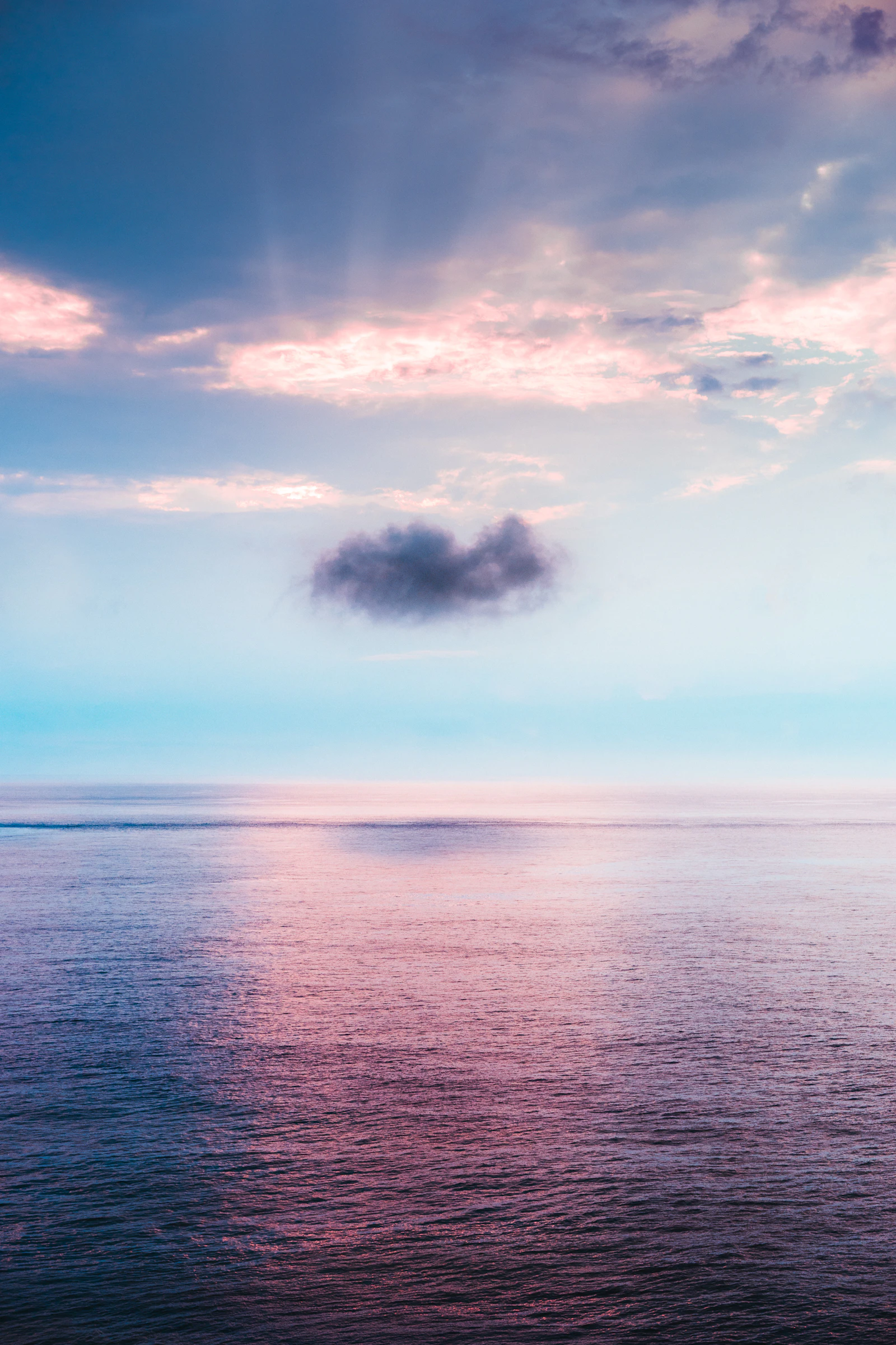 静かな海と空