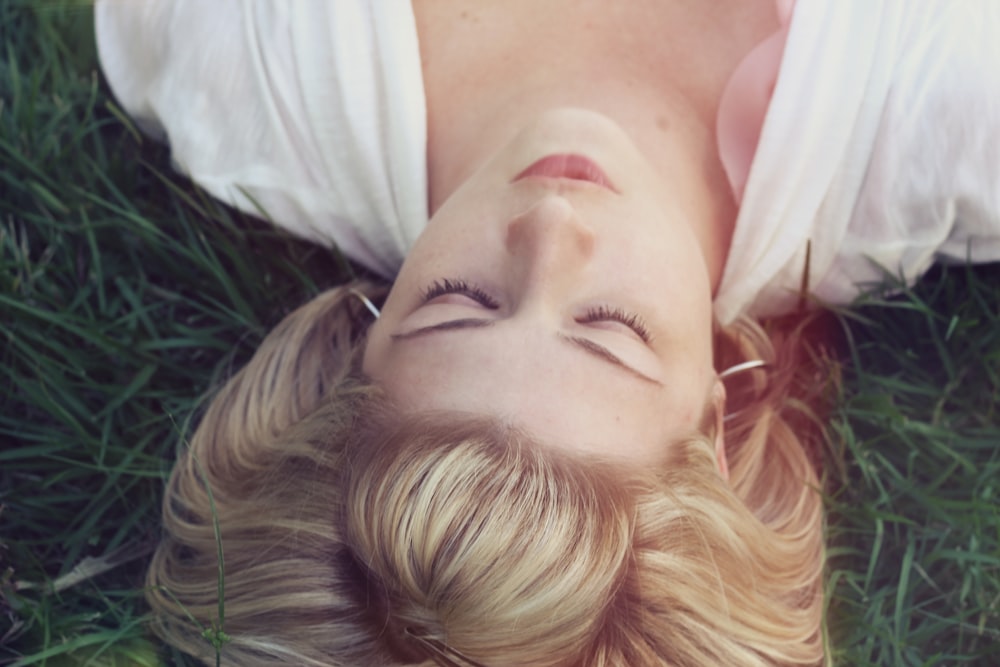 woman lying on green grasses