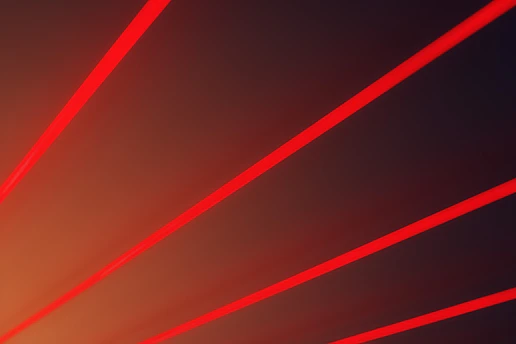Linear icon illustrating dynamic story creation with clean lines and red highlights.
