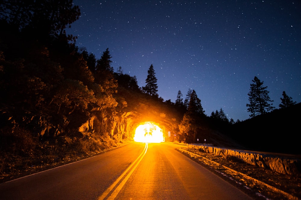 Photo d’un tunnel de direction de chaussée en béton