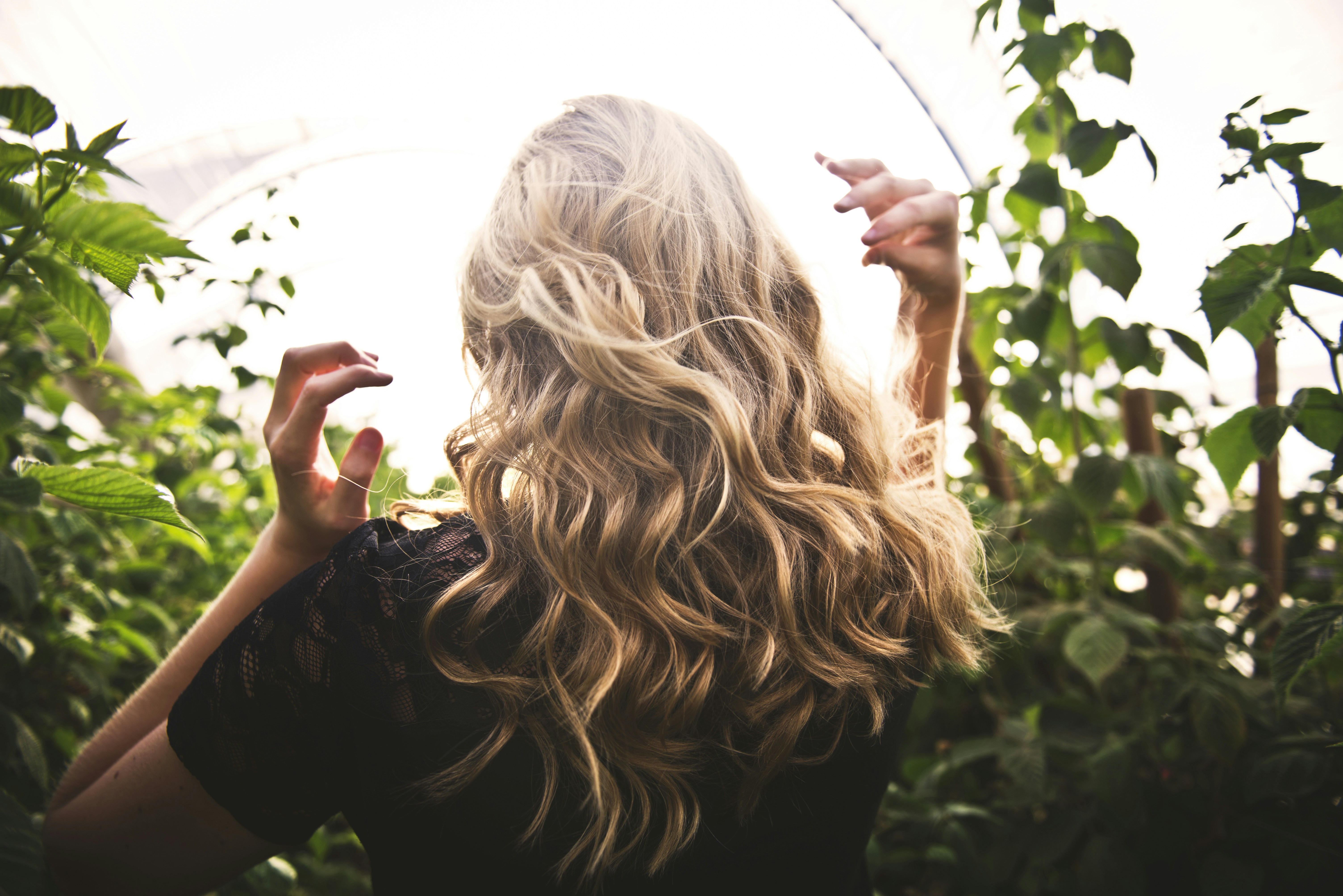 How To Get Spiral Curls With A Curling Iron?