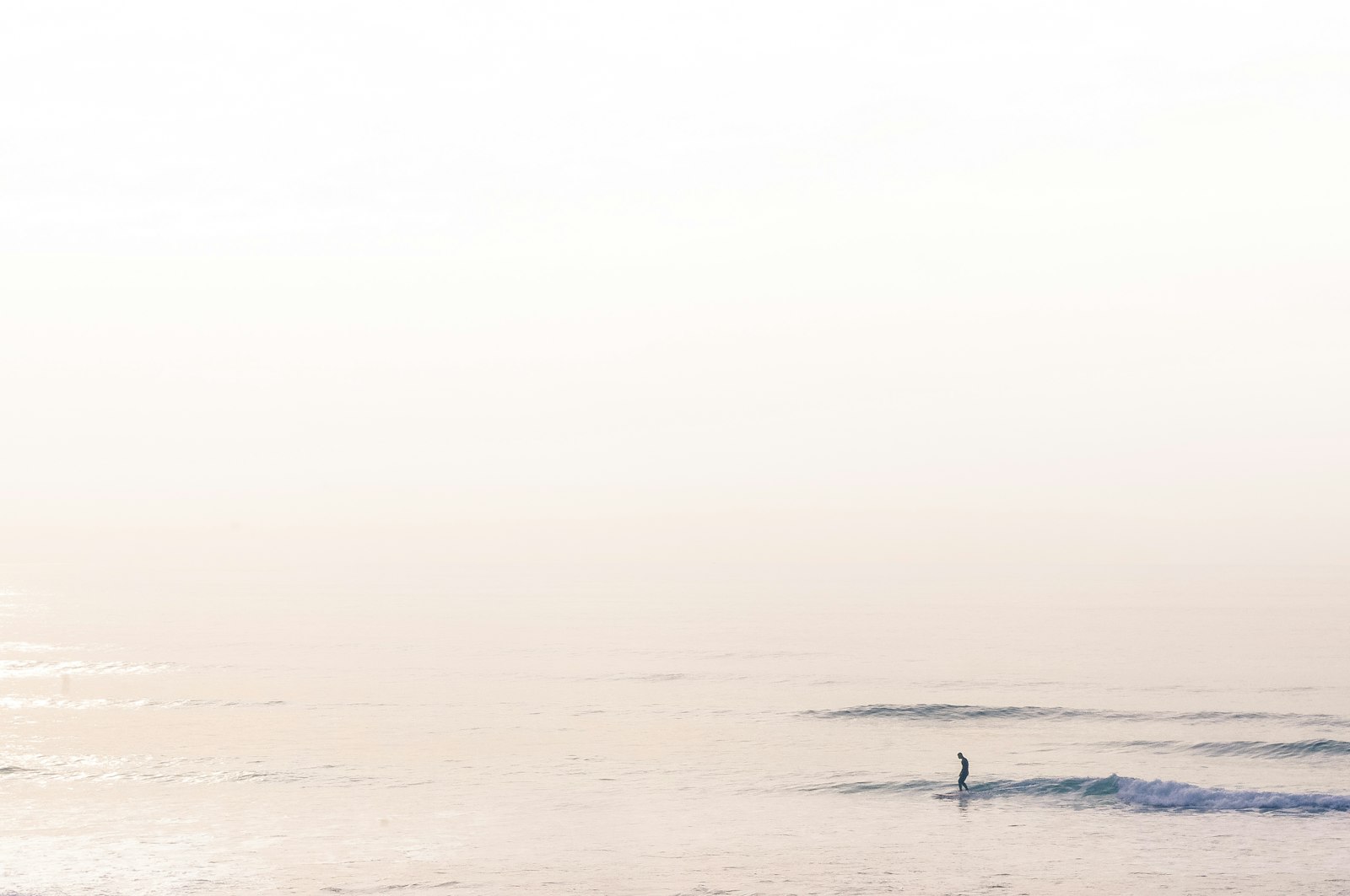 smc PENTAX-DA L 18-55mm F3.5-5.6 sample photo. Silhouette of man surfing photography