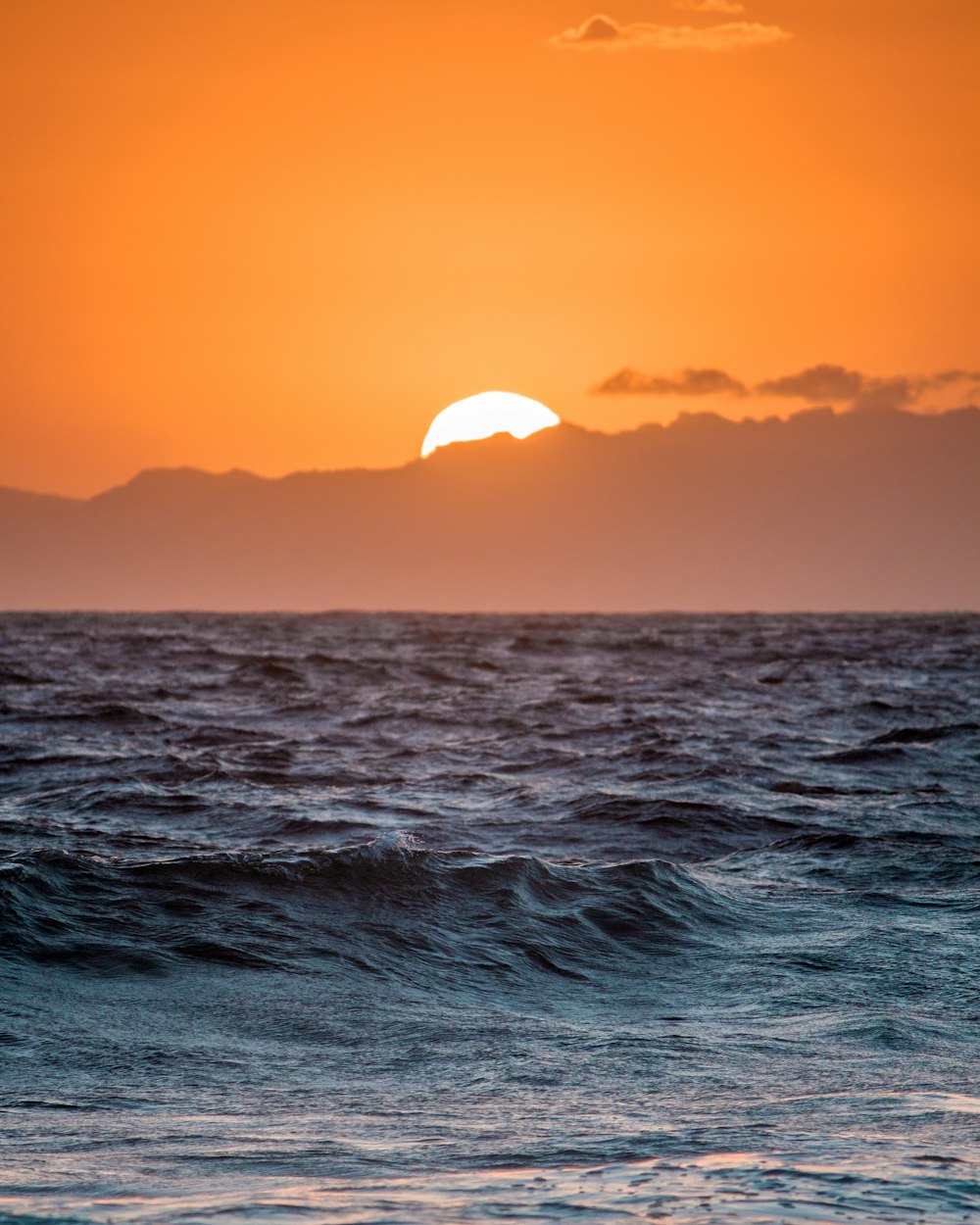 Plan d’eau au coucher du soleil