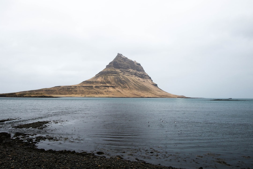 island on focus photography