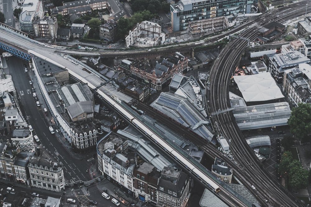 Fotografia aerea di edifici e strade