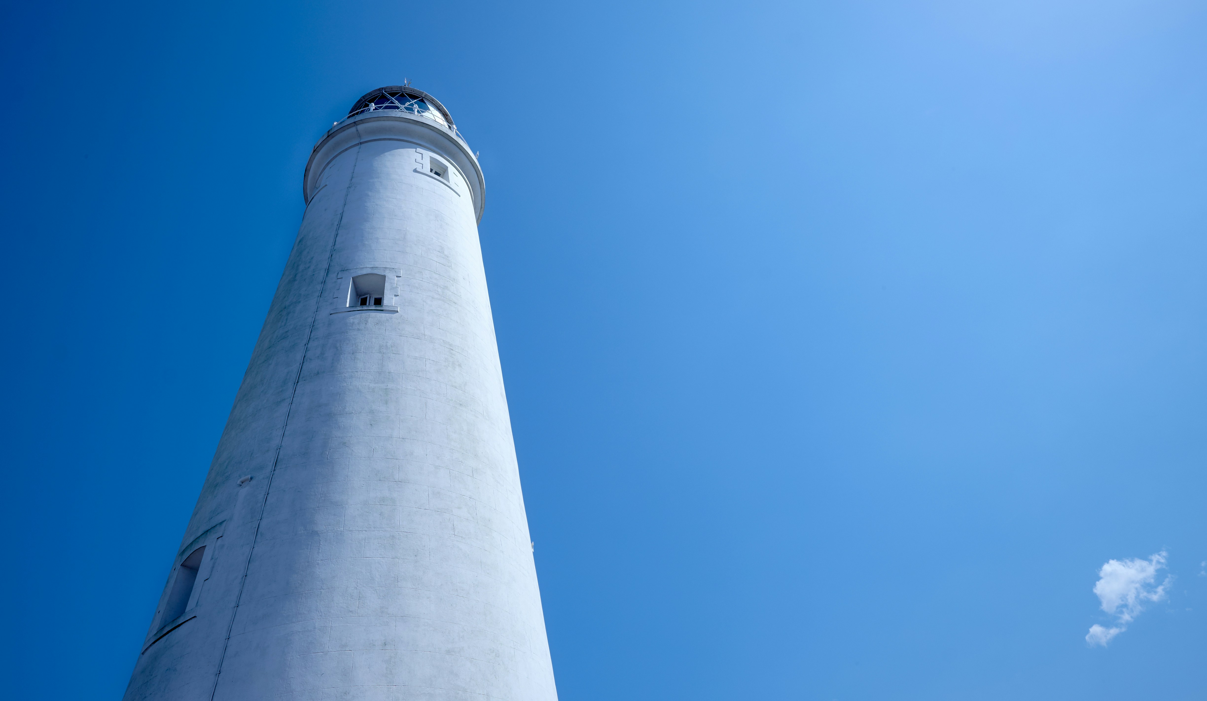 Маяк ул лесная биржа 6п фото Скачать 3840x2400 маяк, здание, побережье, море, горизонт обои, картинки 4k ultr