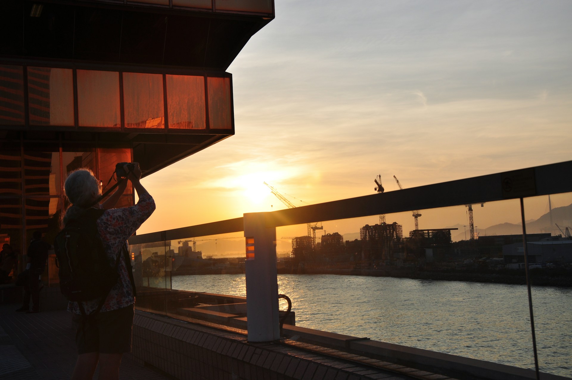 gray computer monitor