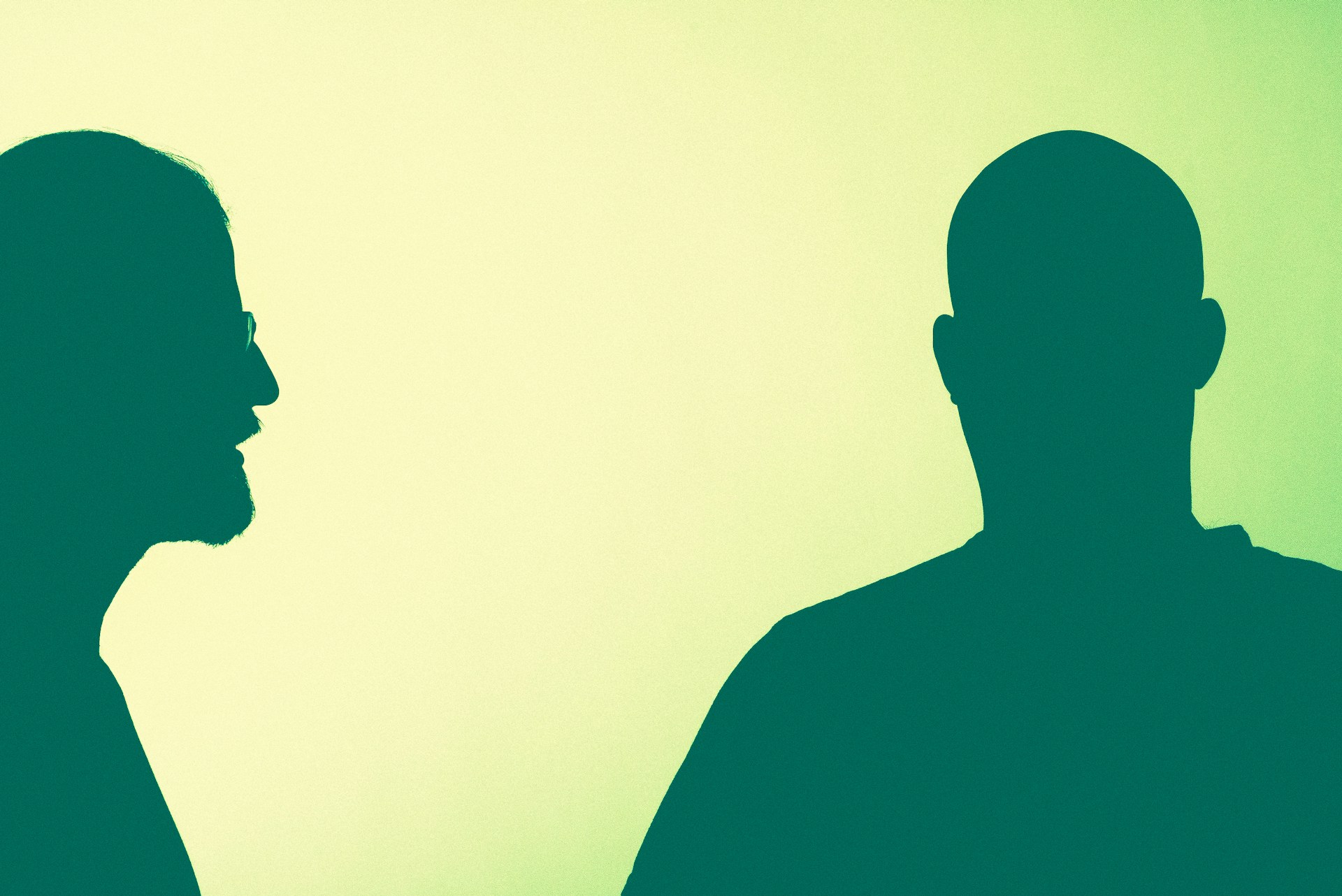 Portraits of the coordinators from CEBEP and ETI side by side with a soft background.