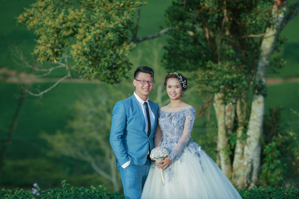 wedding couple posting for photo shoot near tree