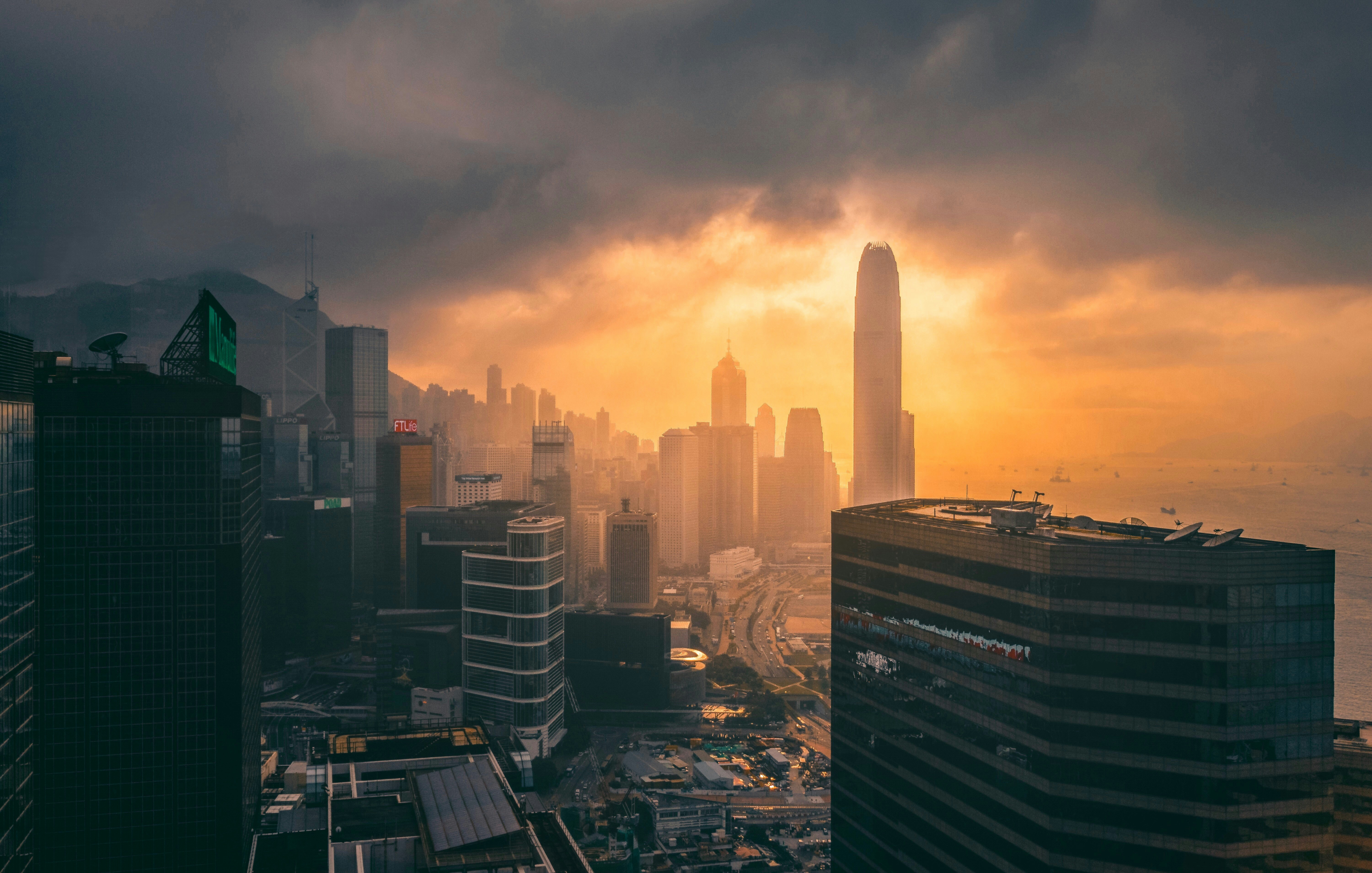 It was a stressful day for me, ever since I came to Hongkong I’ve been living in an uncomfortable life and it was the same that afternoon. It was that afternoon I spotted this view, and I realized perhaps there really is someone up there watching us and shine a stroke of light to make our life less dark. Then I took this image to remind me when there is a hard time.