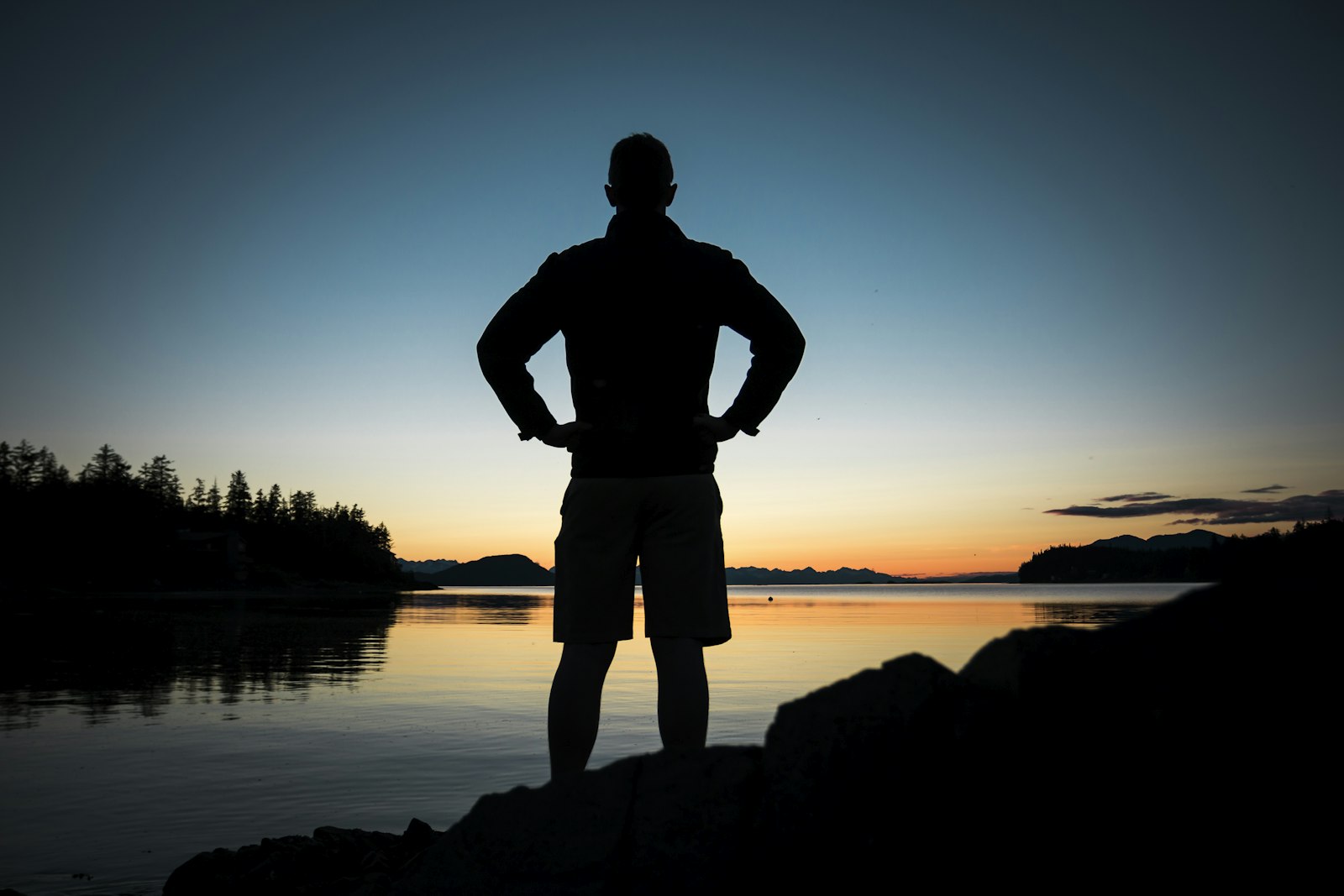 Canon EOS 70D + Canon EF 17-40mm F4L USM sample photo. Silhouette of man standing photography