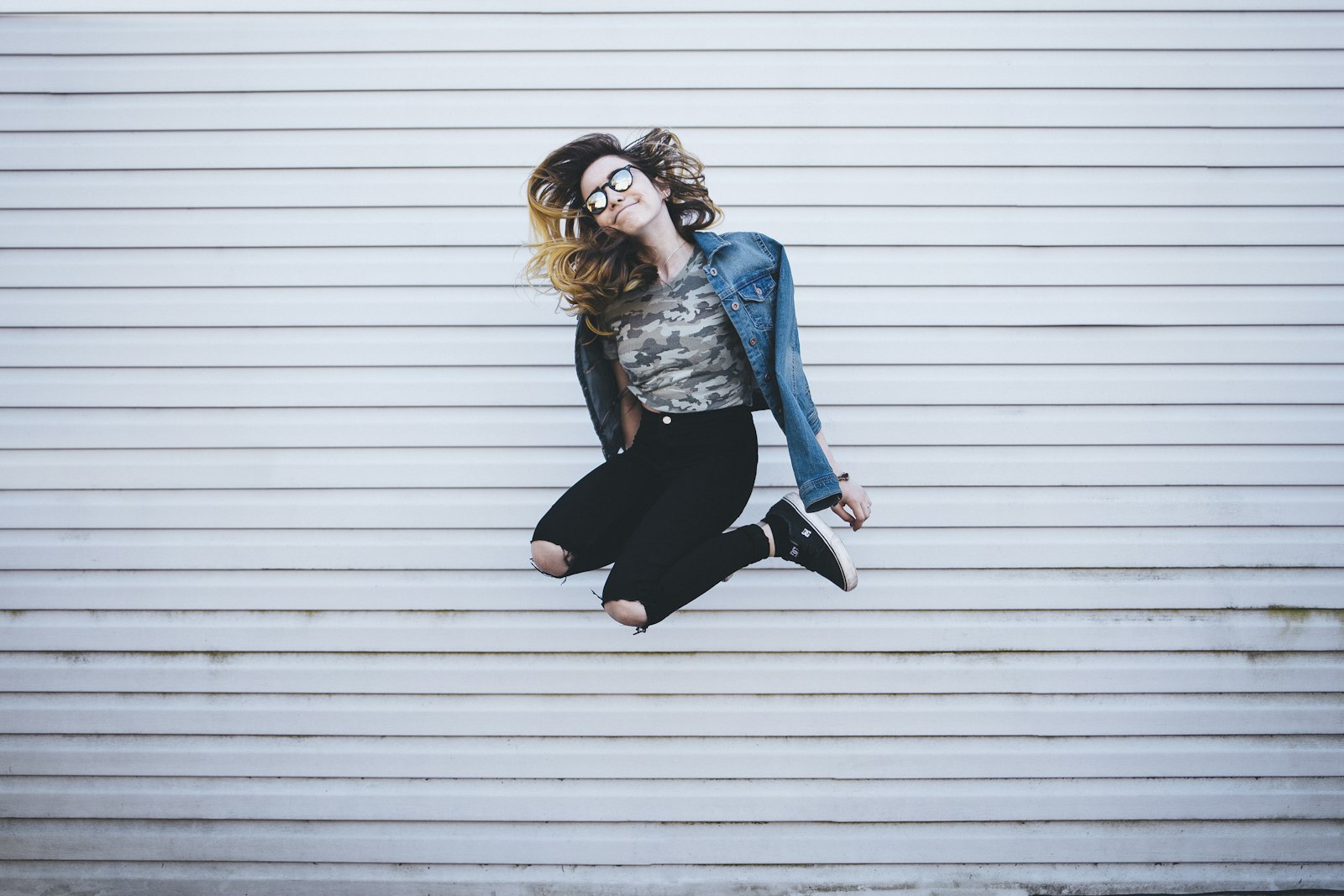 Canon EF 35mm F2 IS USM sample photo. Woman jumping in front photography