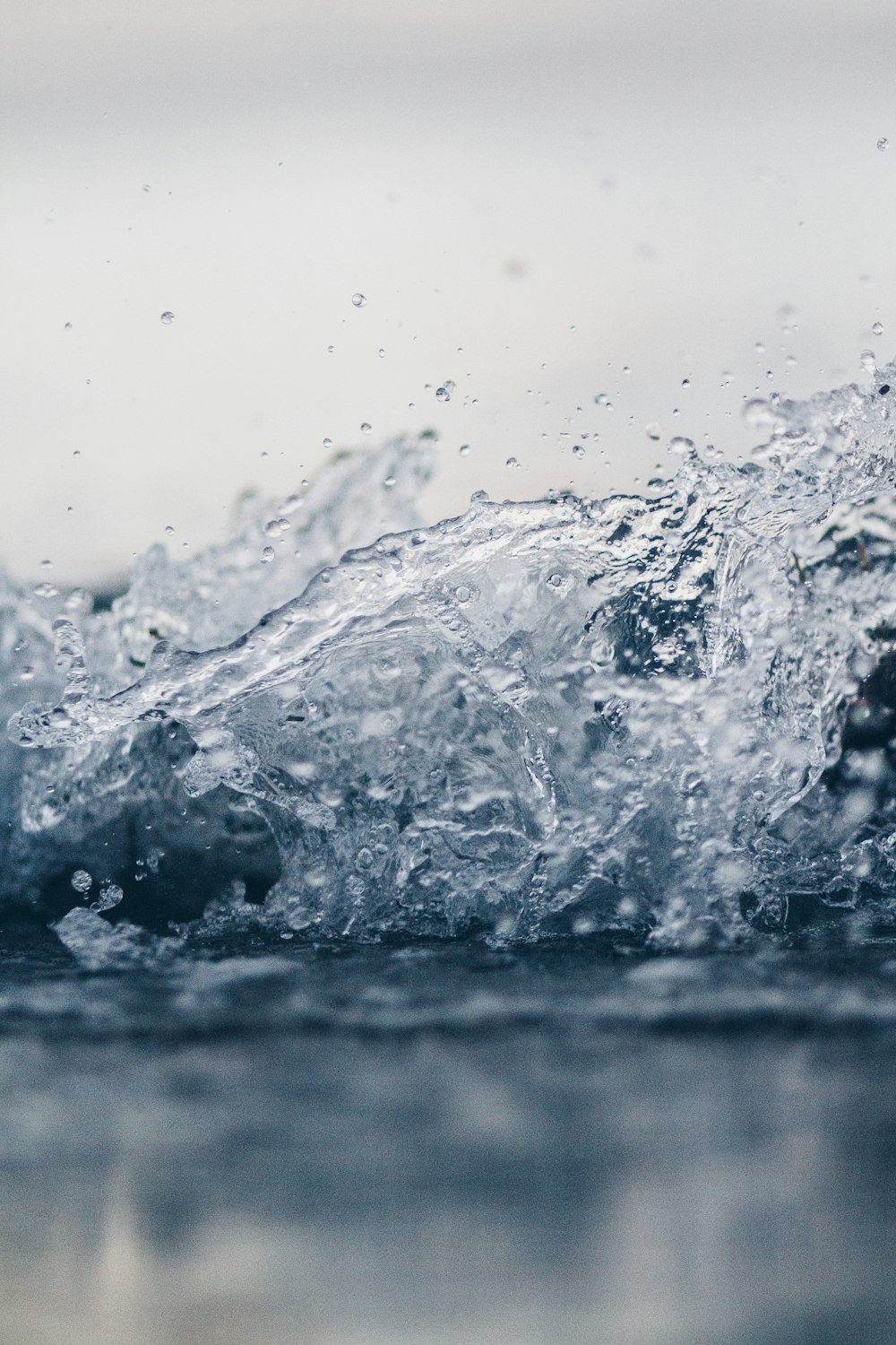 shallow focus photography of water