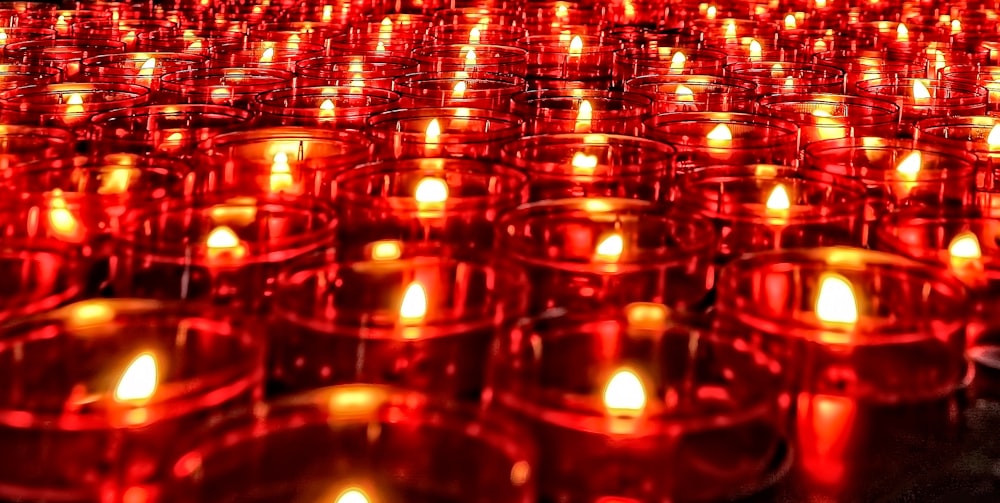 lote de velas encendidas