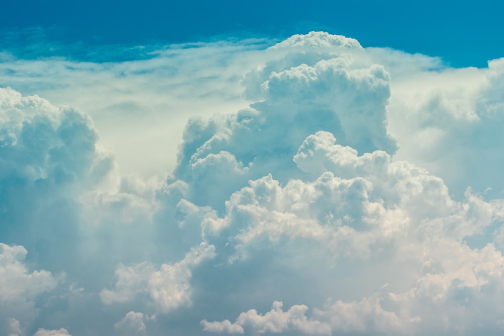 closeup photo of clouds