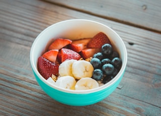 close-up photo of fruits on bowl