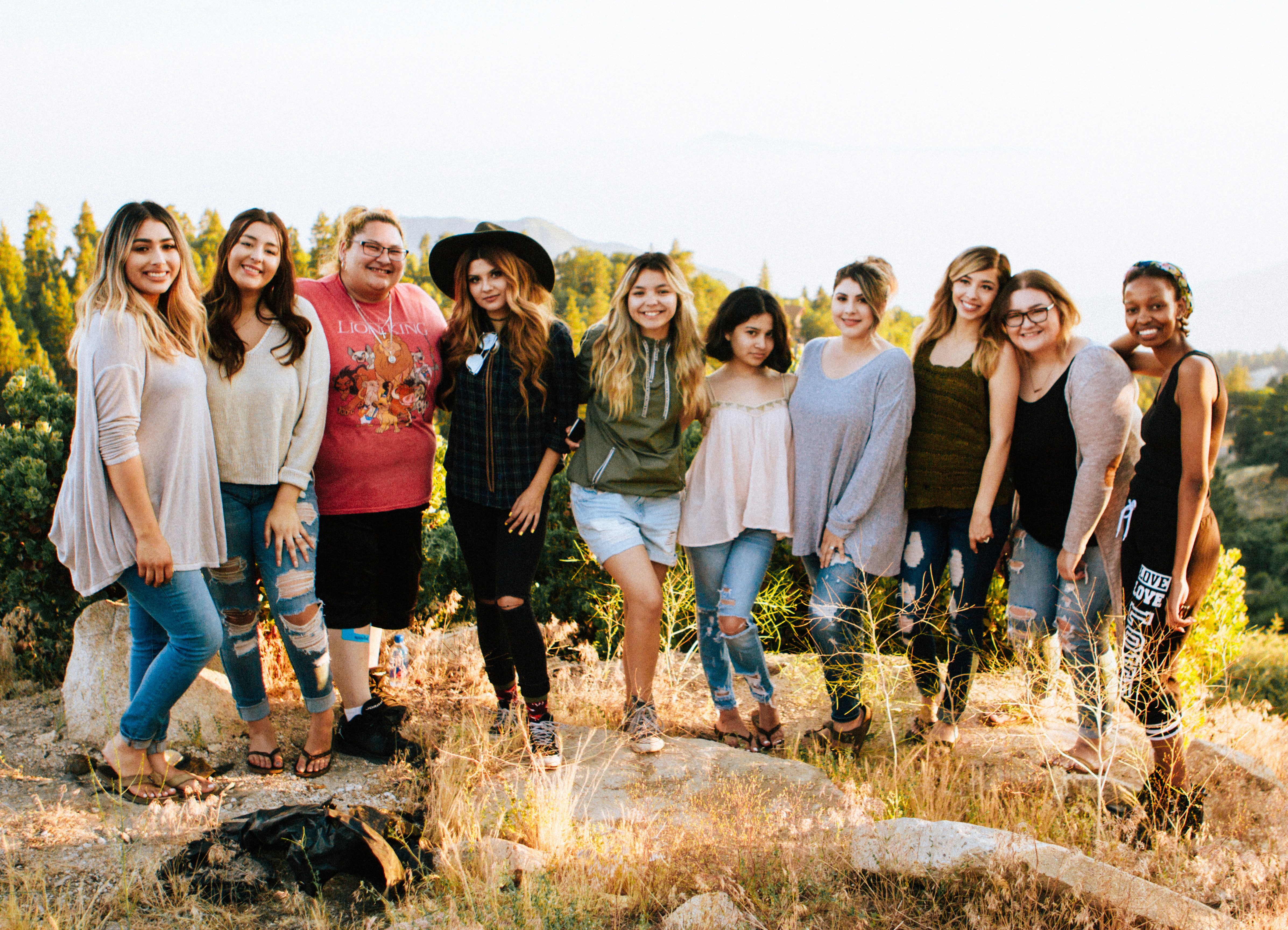 great photo recipe,how to photograph girl gang; group of women standing on rock fragment