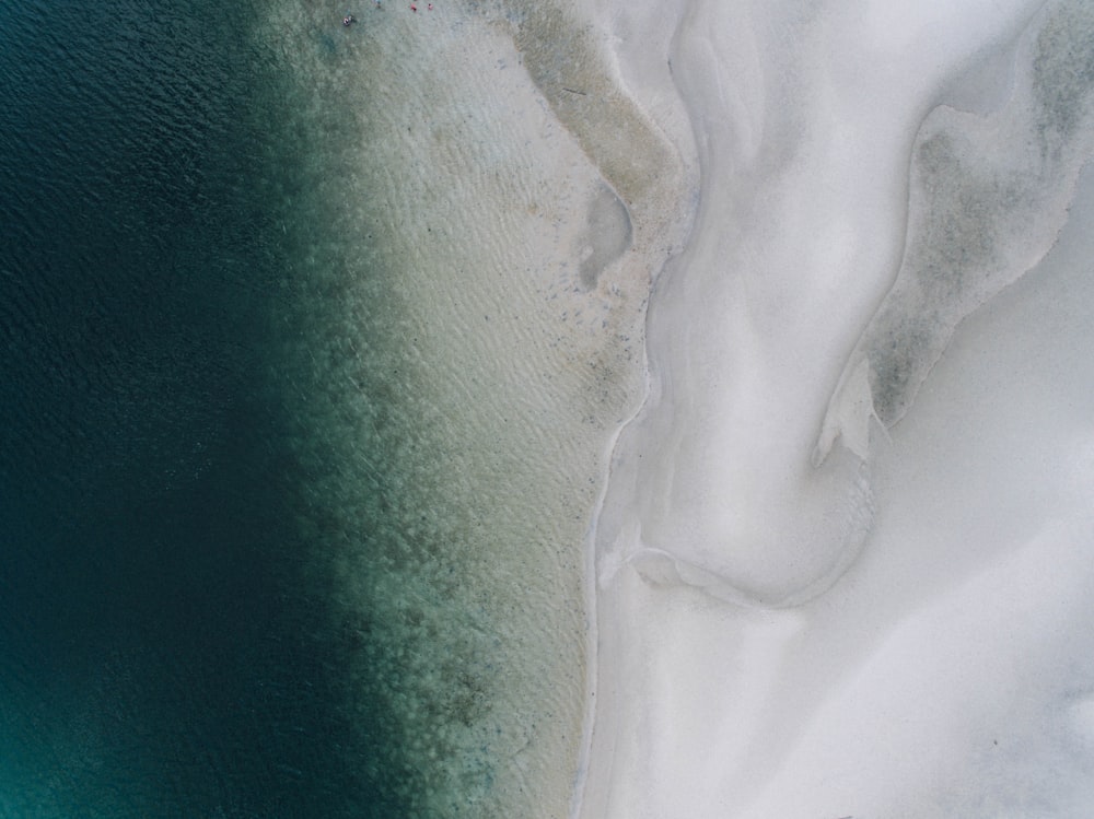 Photographie aérienne de la plage