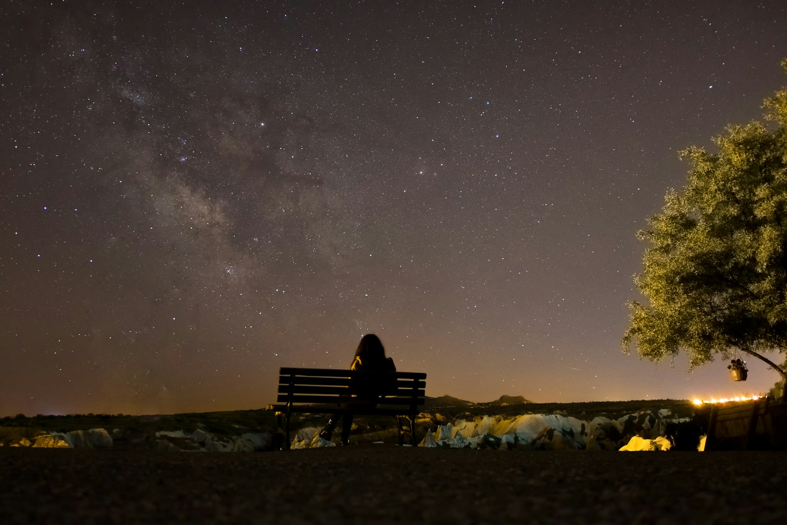 Fujifilm X-T10 + Fujifilm XF 18mm F2 R sample photo. Woman sitting on bench photography