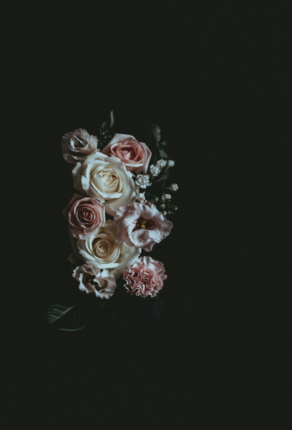 white and pink flower bouquet r