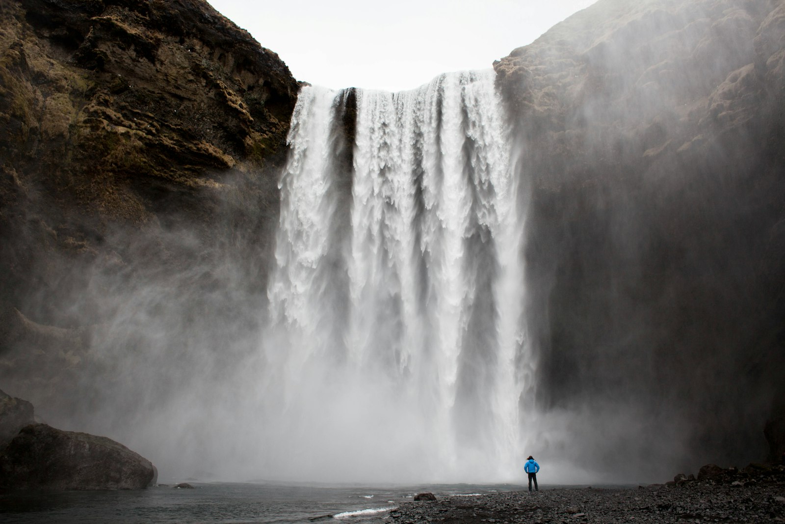 Canon EOS 5D Mark II + Canon EF 28mm F1.8 USM sample photo. Man standing front of photography