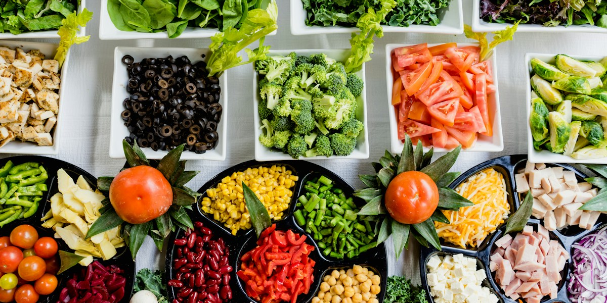 16/8 Intermittent Fasting Guide 2026 — Complete Beginner Guide Intermittent fasting 16/8 clock with healthy food meal plate showing eating window concept
