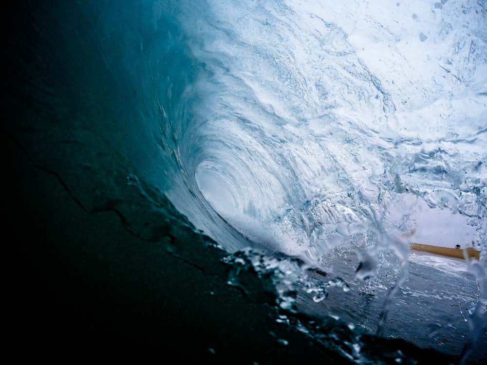 ondulantes olas de cuerpo de agua