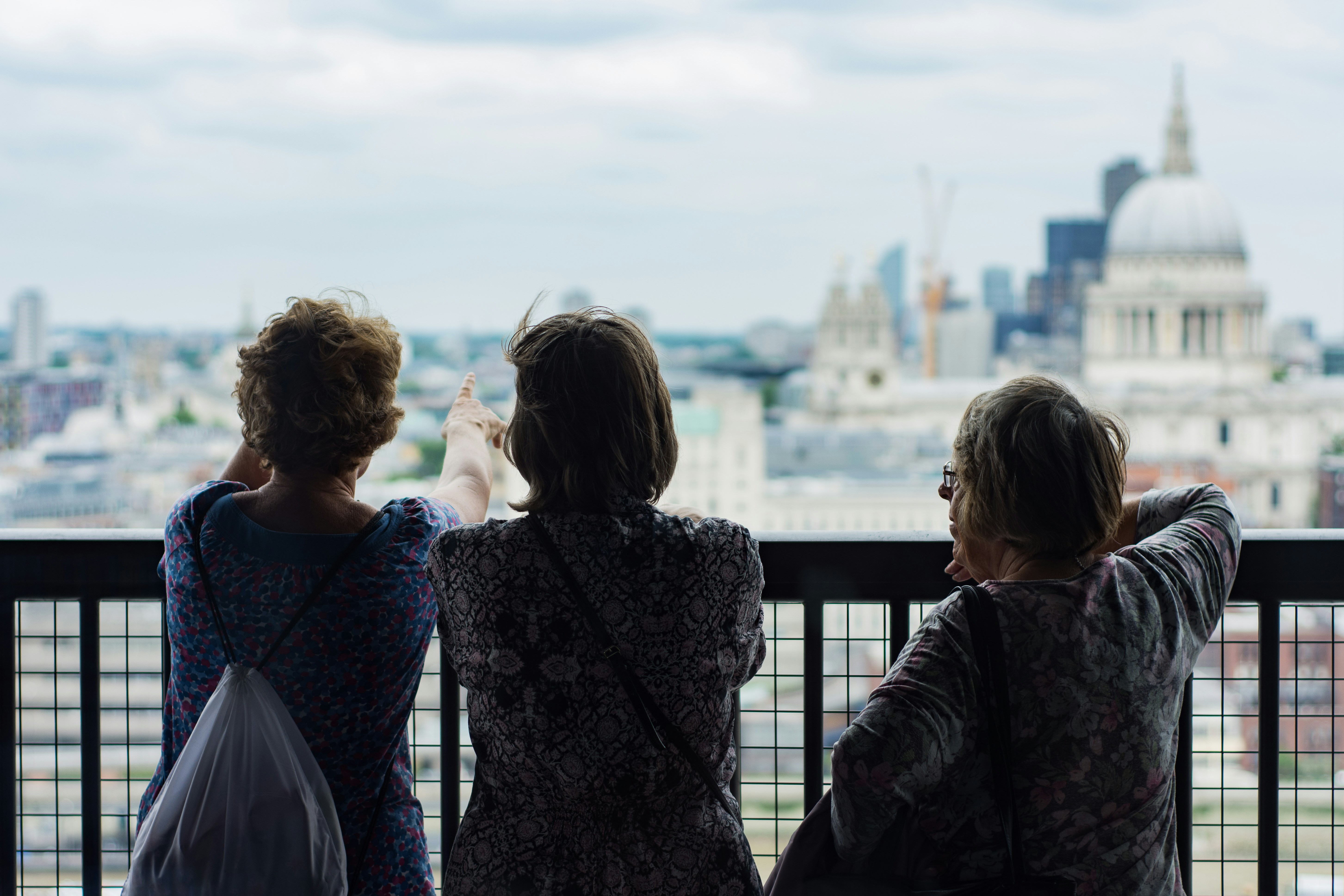 飞哥大英雄全部演员表，飞哥大英雄全部演员表彩霞扮演者