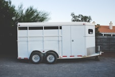 white enclosed vehicle trailer