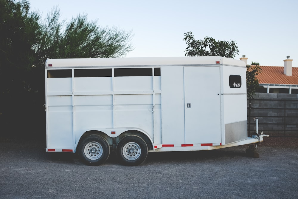 white enclosed vehicle trailer