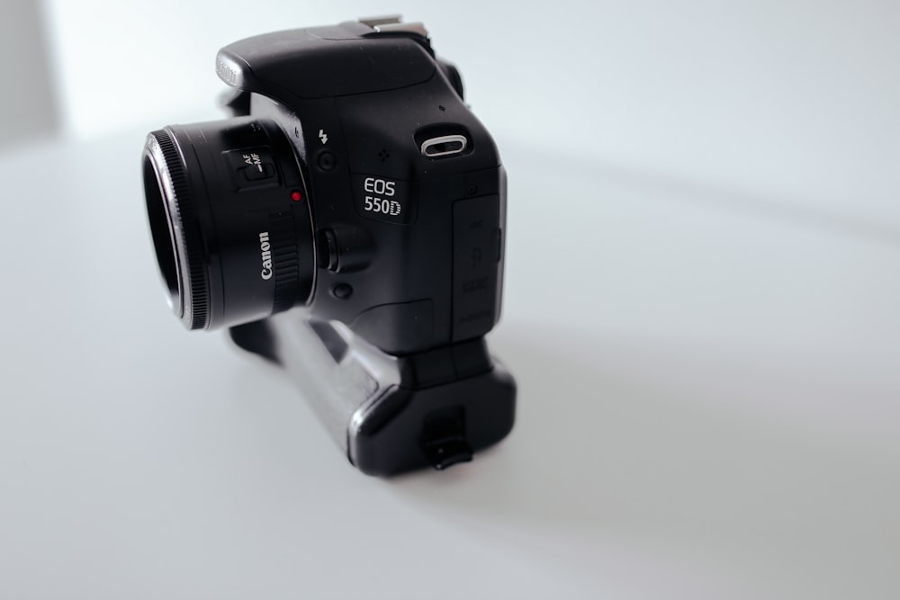 fotocamera reflex digitale Canon nera