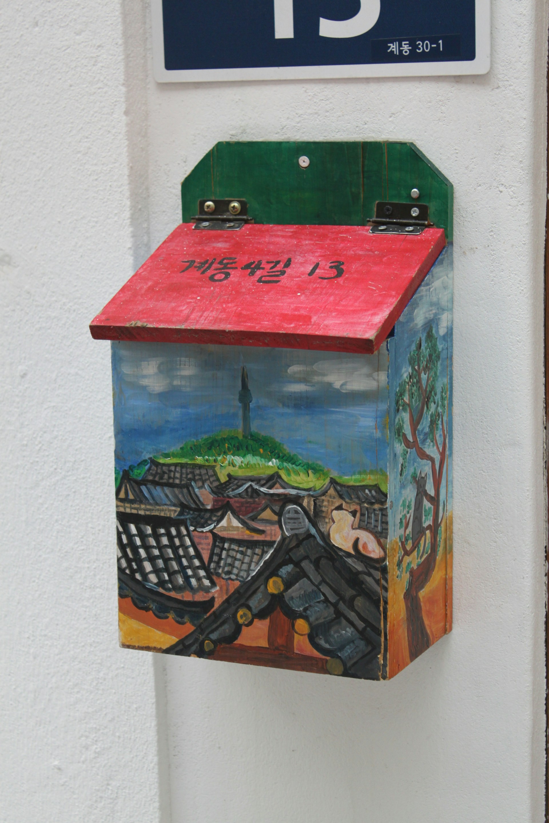 gray computer monitor